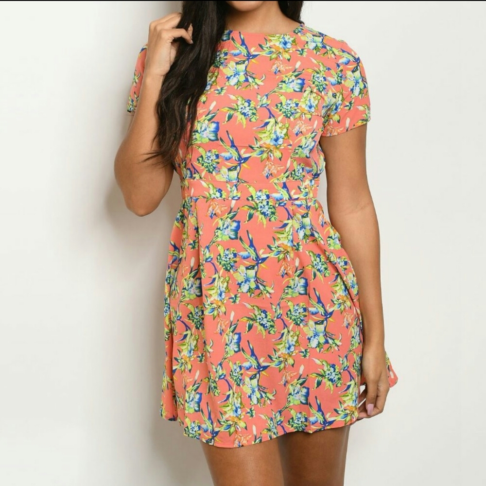 🌻💮Floral Open-Back Mini Dress